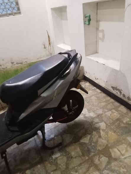 السلام عليكم للبيع دراجه شحن سكنس 6بطاريات تقطع مسافه 60كيلو السرعه 60شاشه يضهر بيه العطل تشغيل عن بعد قفل جهاز انذار سرقه حساس ابريك الدراجه كامله اي نقص ماكو السعر 650وبيه مجال المكان دوره وهذه رقمي ***********
