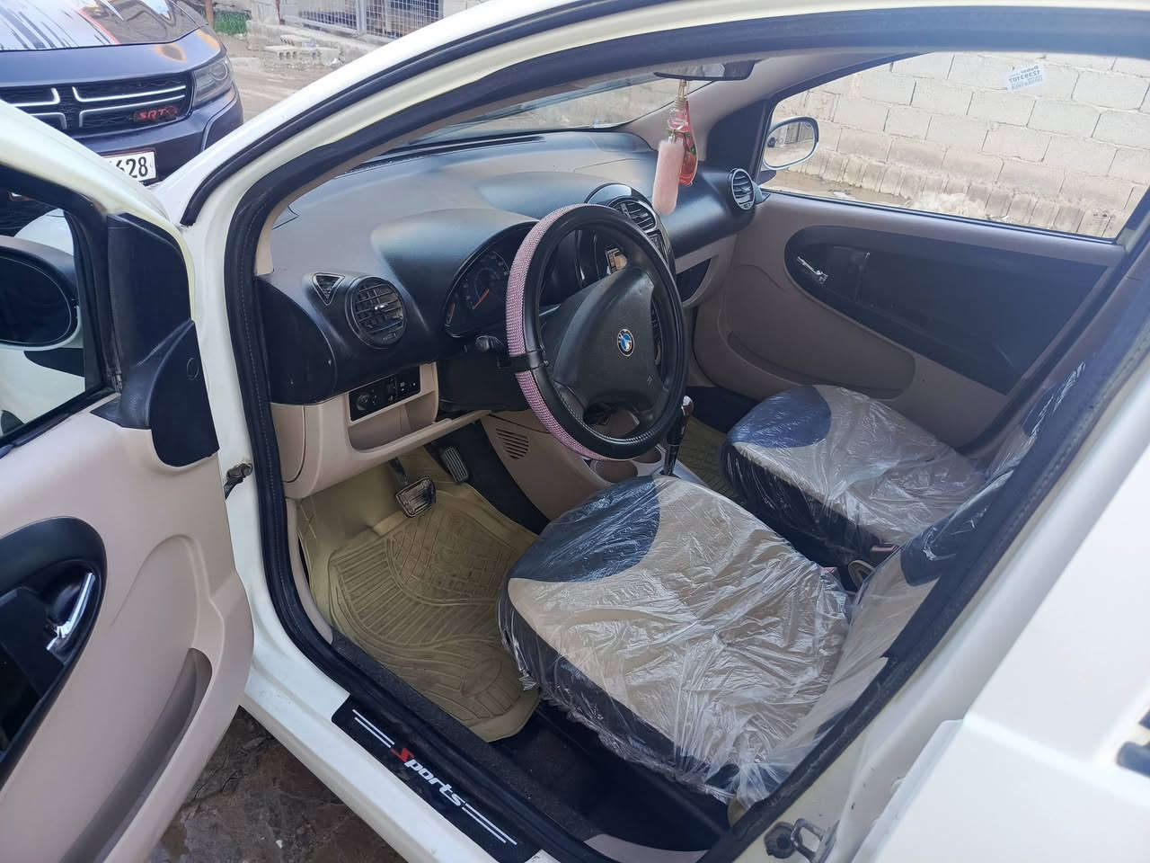 السلام عليكم سياره جيلي باندا موديل 13للبيع رقم بابل الألماني جاهزه للتحويل سياره مكفوله كير ومكينه السياره حادثه فقط جاملغ جهه اليمين نقص السياره فقط تبريد حداده 80/100 مكان السياره كربلاء السعر40 بيها مجال ***********
