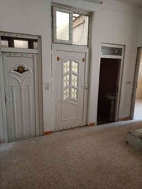 لدينا دار للايجار/ طابق ارضي في حي الوحدة مقابل دائرة السمنت في نفس ال...