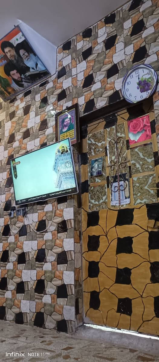 ياالله السلام عليكم بيت مساحة ٢٣٠ طابقين الأول طابوك والثاني ثرمستون صب مسلح ٤ غرف نوم صالتين كل صالة ٨ × ٧ البيت على الشارع العريض ٣٠ متر والشارع الرئيسي ٧٠ متر سايدين خدمات جديدة تبليط انارة شارع مدارس كهرباء ماتنكطع ابد مقرنص مجاري يبعد عن السوك الحسينية دقيقة العنوان بغداد المعامل الحسينية منطقة الكرامة السعر عند الاتصال بالرقم ***********
