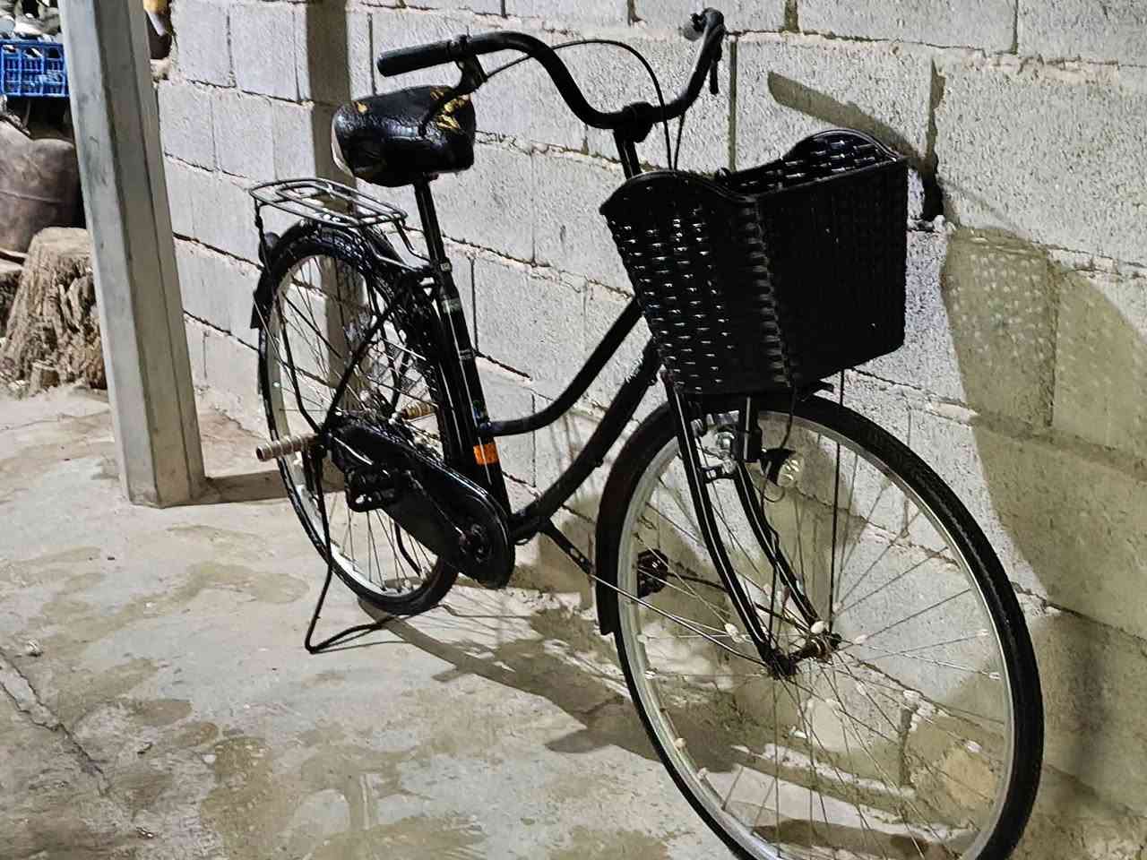 السلام عليكم ورحمة الله وبركاته
بايسكلات للبيع
الرصاصي حجم 26 
الأسود حجم 27 
الأثنين بـ 100 الف 
محتاجات فقط اطارات
للتواصل ***********
