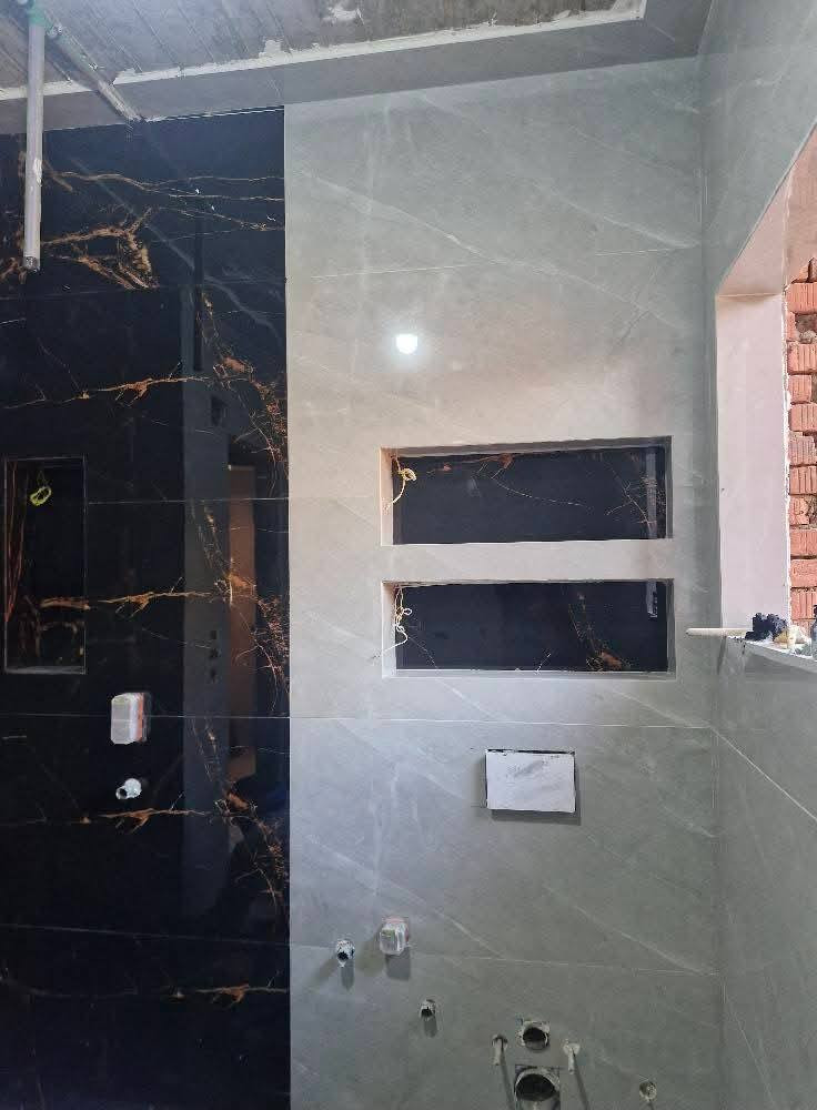 يوجد اثنين خلفه سيراميك وبورسلين ومرمر وكاشي درجه اولى رقم الموبايل وعلى الواتس ***********
