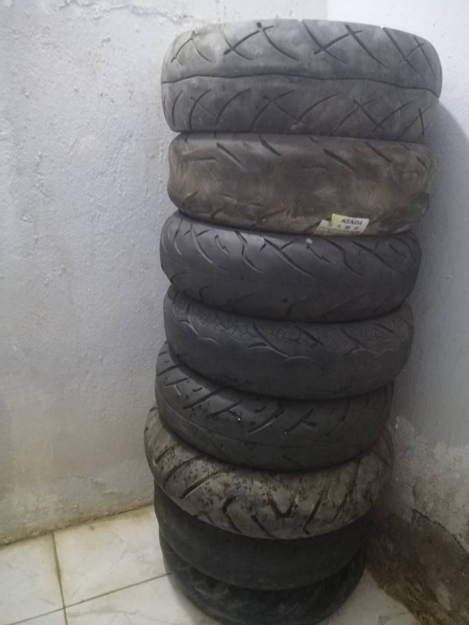 سلام عليكم
تايرات حجم 12 مال سكنس عام
بيهن رياضي جلاتيين
عندي 19 قطعه ابيع جمله فقط مكاني النجف توصيل كل محافظات العراق
***********
