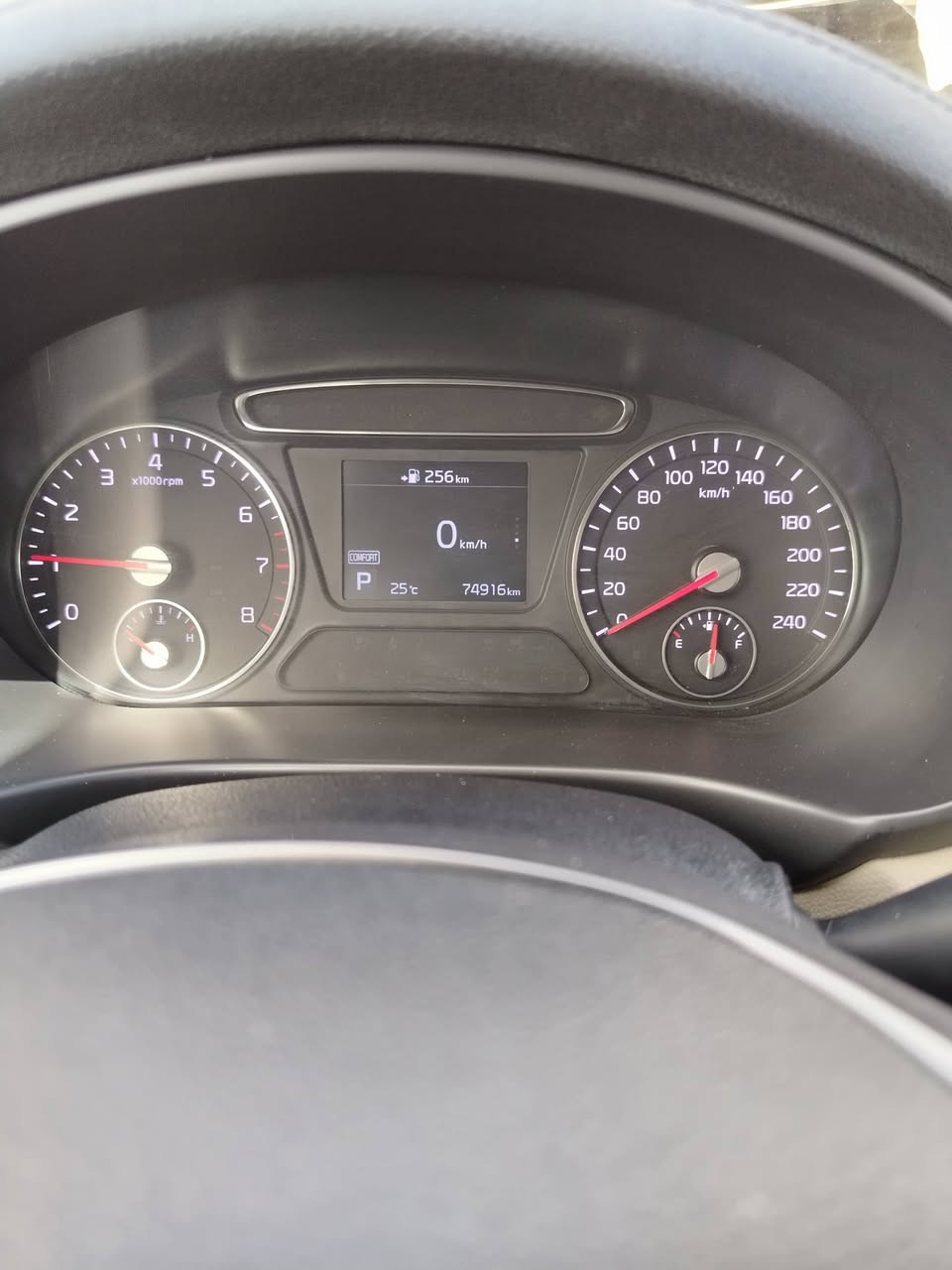 سلام عليكم سورنتو ٢٠ خليجي معروف مواصفاتهه ٦سلندر سابقا مكفول هسه صار بيهه هاي الشخوط موضحه بل صوره وشويه بارد فوك لدواسه يعني واضحه السعر ٢٤٠وبيهه مجال الي ميشتري لا يتعبني وتعبه عجبك اتصل ماعجب اعبر المنشور رقم التليفون ***********ملاحضه السيارة ماشيه ٧٤حقيقي مكاني الطيفيه غير متواجد على الفيس
