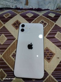 ايفون للبيع11 عادي ذاكره 128  بطتريه 81اصل ابااد ماداخل صيانه بس ضربه ...