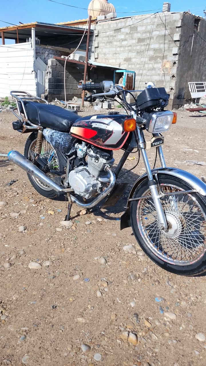 دراجه للبيع موديل 18 المكان ديالى بهرز 350 وبها مجال كهربائيات كله جديد نظافتها شوفع***********
