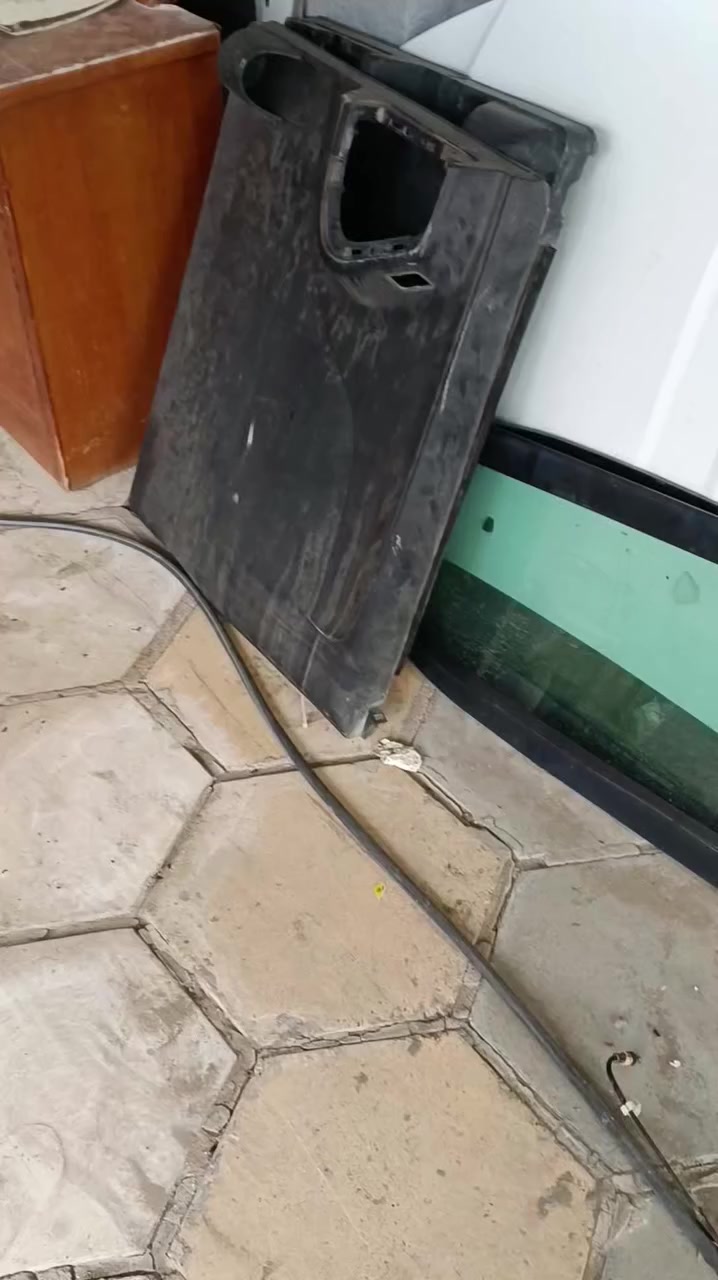 السلام عليكم زوج ماصدات تفصيخ اصلي  مع غرفه دوج مخمل ومدوشمه موديل 18 وبعض المواد مال دوج 18 للبيع حدثت السياره وزادن عندي اليحتاجهم يتصل *********** زوج الماصدات 125 الغرفه كامله 350
