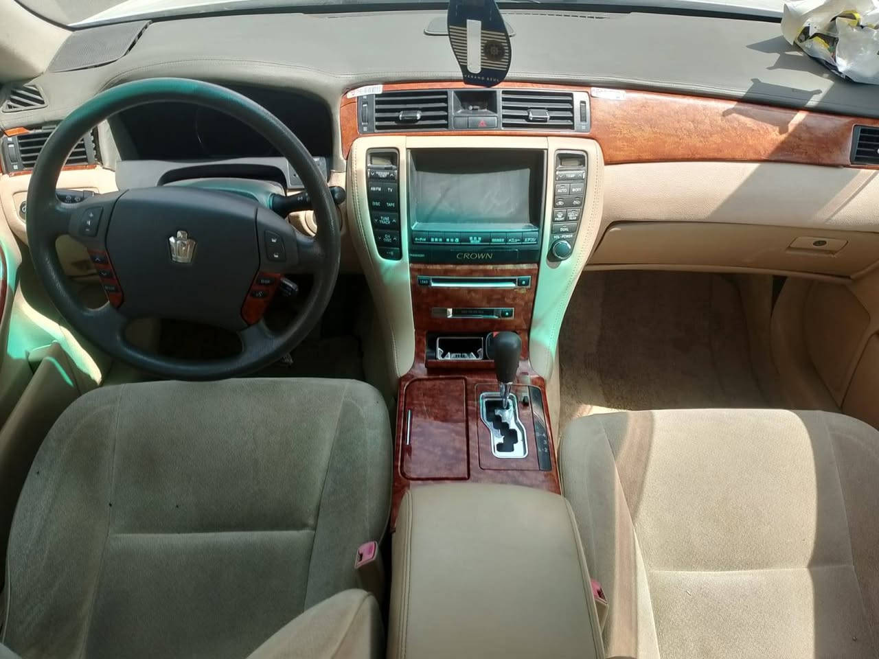 TOYOTA CROWN شاینە 
GRS180 گێڕ و مەکینە بچوک
2004
دوو دووگمە
تەقەو ڕەقە بە شەرت
برێک و شتی هەمووی بەسراوە
تەبرید و ساردوو گەرم بە شەرت
***********  *********** سعری46$ مەجالێکی برایانە
