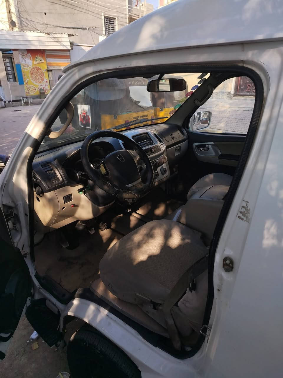 سلام عليكم أجوان 14  سيارة جاهزه كيرمكينه اكسل جدد مصفره هيه وغرامات بسمي سع٦٨عنوان بغداد الحسينيه ***********
