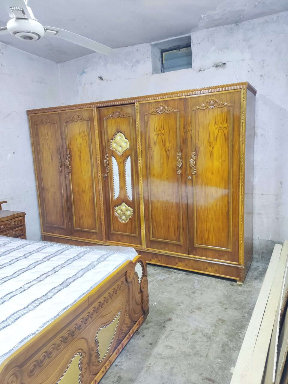 غرفه نوم مستعمل 
العنوان حسنكوي قرب جامع النور 
***********
***********
