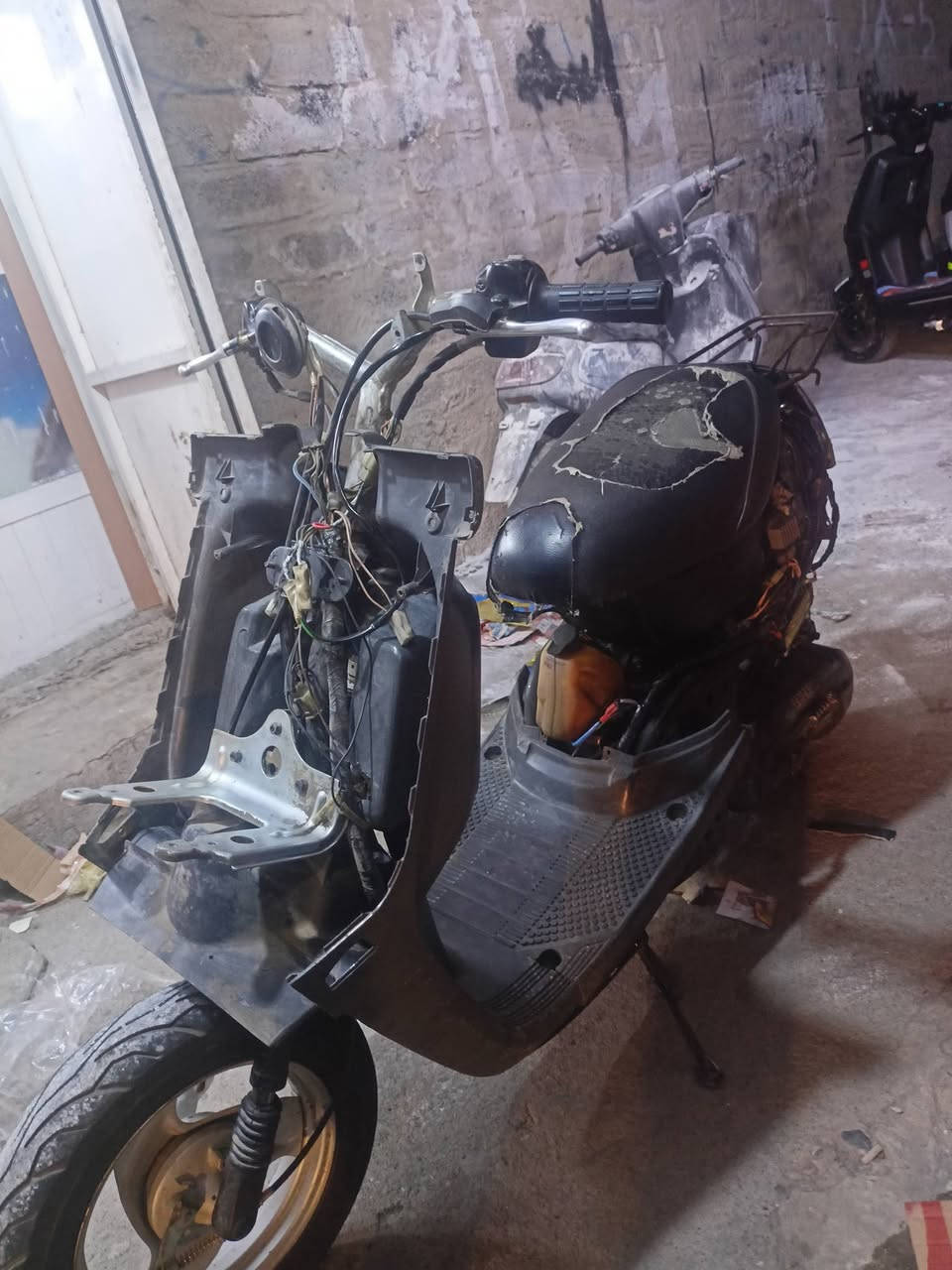 للبيع بزون
سلف شغال 
وايرمنيه كلها شغاله 
السعر 160
***********
