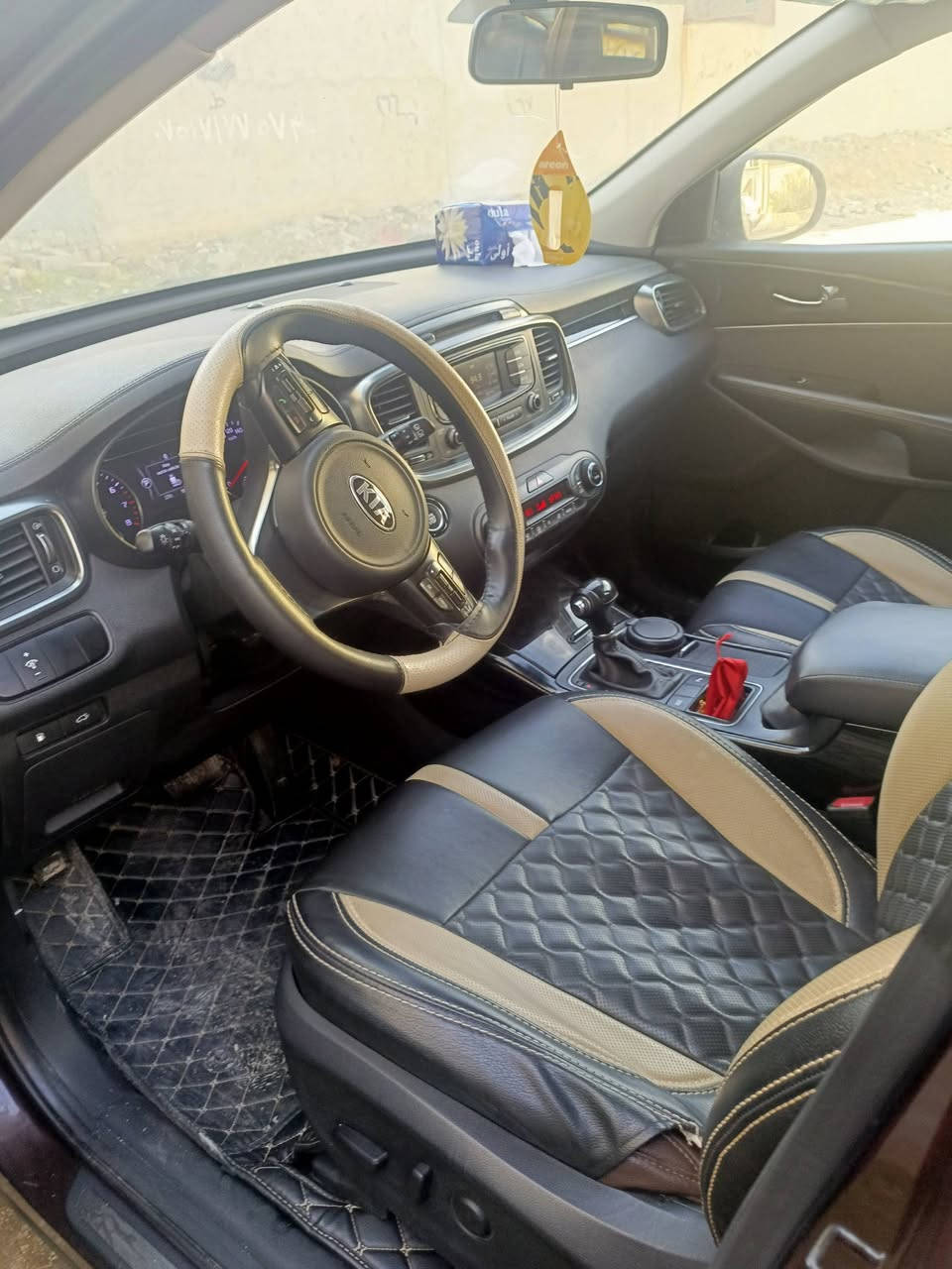 كيا سورينتو 2016 اللون بيذنجاني 6سلندر محرك 3500 بصمه بدون سلايد سبعه راكب ماشيه 86كم حقيقي السيارة جديده كلها وضع بلادي السعر 215$ ومجال بسيط للشراي  مكان السيارة حي المزارع مدخل جامع القادر للتواصل الاتصال على الرقم مامتواجد عالماسنجر 
***********
