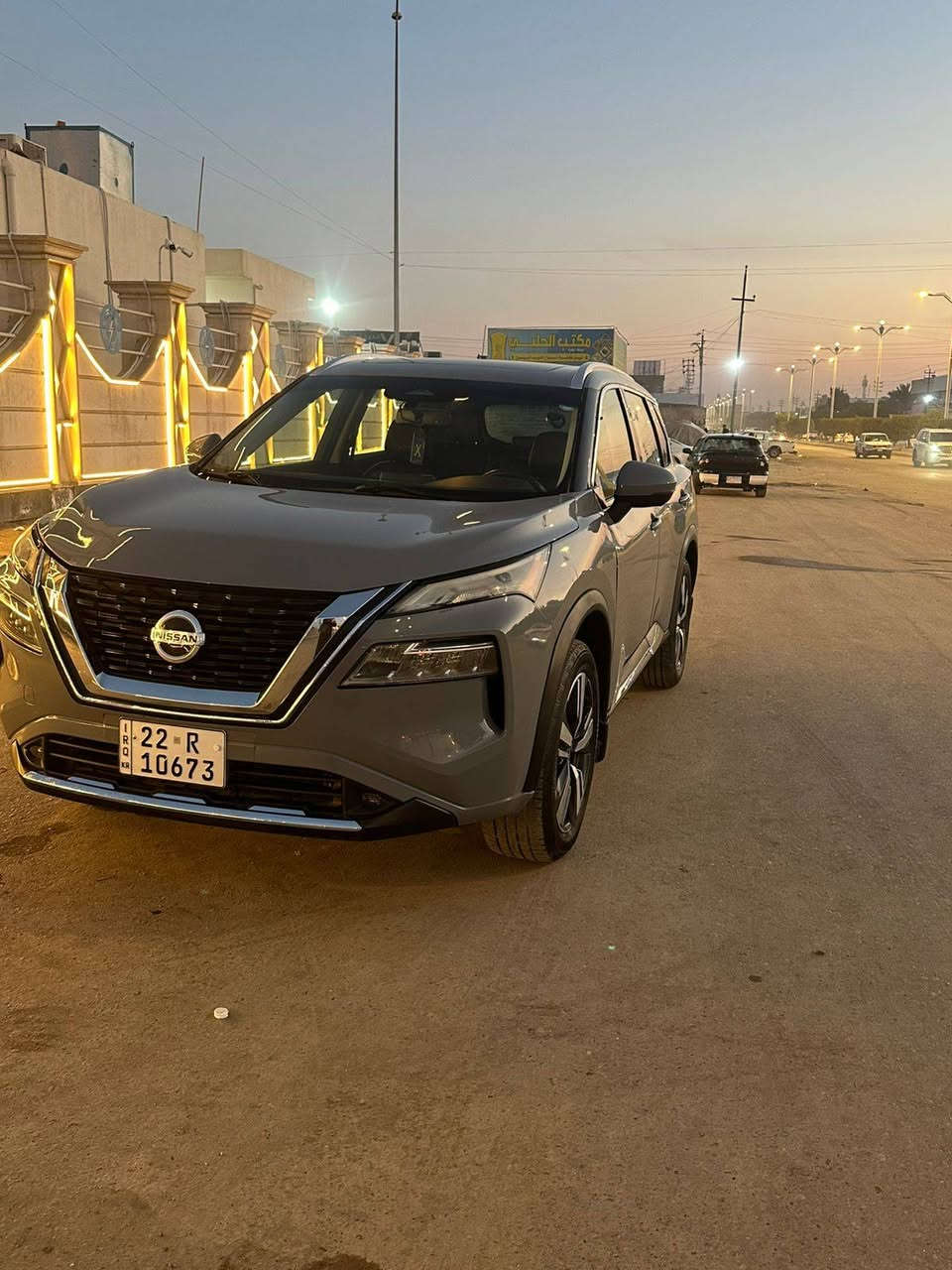 بسم الله الرحمن الرحيم
نيسان روج 2022 للبيع
فئة SL سمنتي فول 
وارد امريكي بيها جاملغ صبغ 
خزن ميموري كشنات 
كشن تدفئه تبريد 
فتحة سقف 
صندوق كهربائي وحساس يفتح ع القدم 
رادار خلفي اماي 
نقطة عمياء 
مقاعد  جلد لونين 
نظام تكييف قطعتين امامي و خلفي 
 • نظام صوتي Bose Premium.  
وهواي مواصفات بعد 
سعر ١٧٥ وبيها مجال
*********** أربيل, العراق
