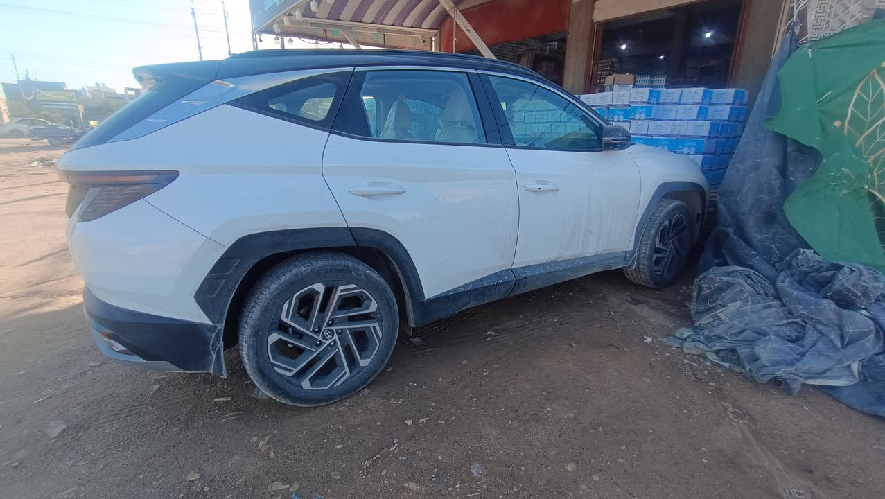 السلام عليكم 
للبيع توسان موديل 2025
فول مواصفات 
2 كلر 
ويل 19 
مري شفط 
كشن كهربائي 
قطعتين تبريد 
شاشه متصله 
حساس امامي خلفي 
شنطه كهرباء 
عدسه زنون 
ايرباك 
مانع انزلاق 
يو بي اس 
جير ثلاث سرعات 
مثبت سرعه 
فول عدل فتحه 
ماشيه 7الف
رقم انجليزي نجف 
رقم الهاتف ***********
