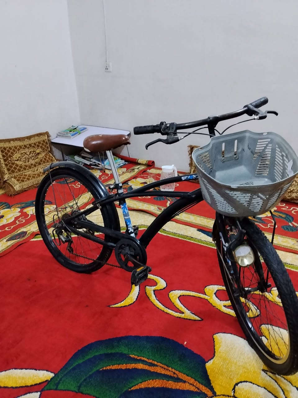 السلام عليكم بايسكل جديد للبيع يابانية بالة الحجم 24 
نضافتة 90% تواصل على الواتساب و تصال على هاذة رقم
***********
