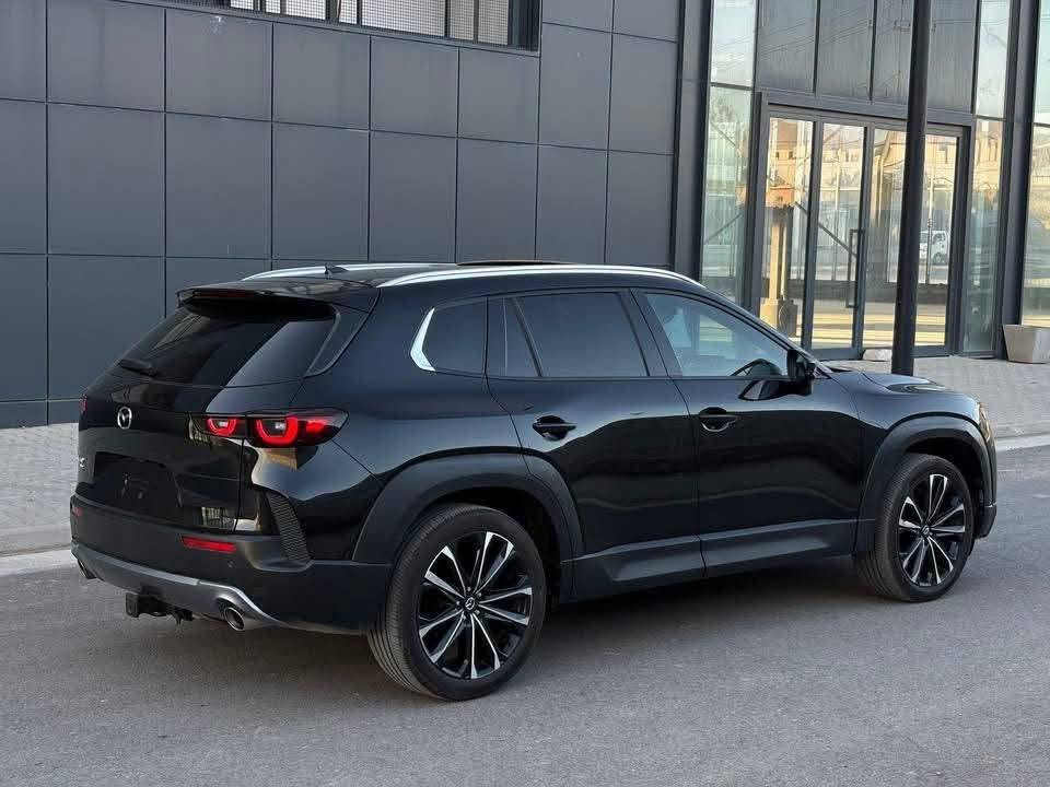 🚙✨ مازدا CX50  

⚙️ فول مواصفات  
🌌 فتحة سقف بانوراما  
🚗 دبل كلاس AWD  
🔑 مفتاح إلكتروني + بصمة أبواب + بصمة تشغيل  
📺 شاشة دشبول ديجيتال + كاميرا  
🛑 هاند بريك بصمة + أوتو هولد + أوتو ستارت + أوتو ستوب  
📡 رادار أمامي (تحديد مسار) + رادار جانبي (نقاط عمياء) + رادار خلفي (التخدير من الاصطدام)  
🪞 حساسات أمامية + جانبية + خلفية  
⚙️ أنظمة قيادة: ECO – NORMAL – SPORT – OFF-ROAD  
🪑 كشنات جلد كهربائية + تدفئة  
🎛️ تحكمات ستيرن + ستيرن دافيء  
❄️ تبريد لمس + تبريد مركزي  

📞 للتواصل: ***********  

💵 السعر: 185 وبـ يمجال  

#مازدا_CX50 #مازدا #سيارات_للبيع
