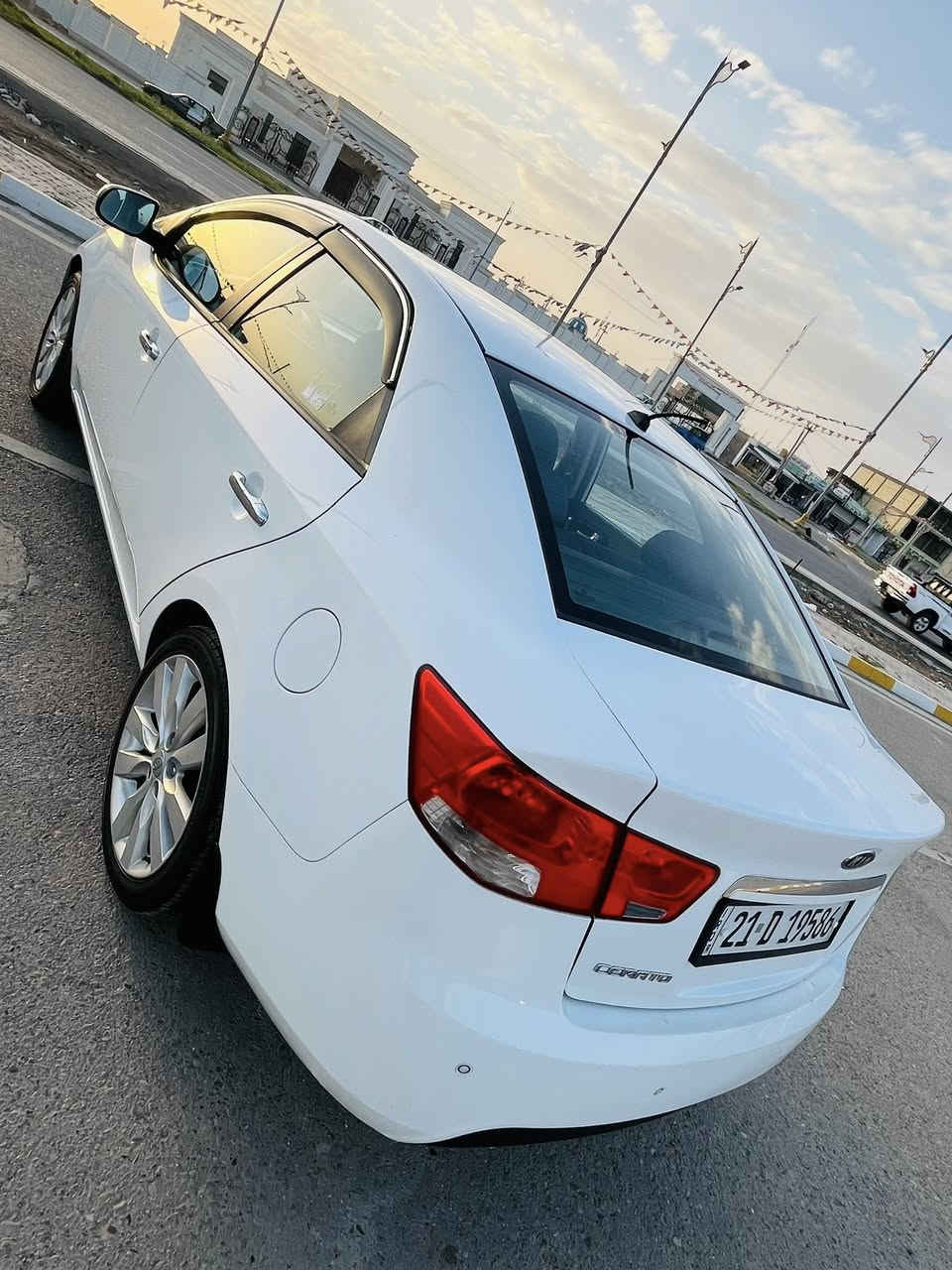 السلام عليكم
سيراتو موديل 2013 فول مواصفات
محرك 1600 مكفول 
سنويا 2028 تحويل او وكالة
سيارة جاهزة
مكان واسط الصويرة
السعر 108
***********
