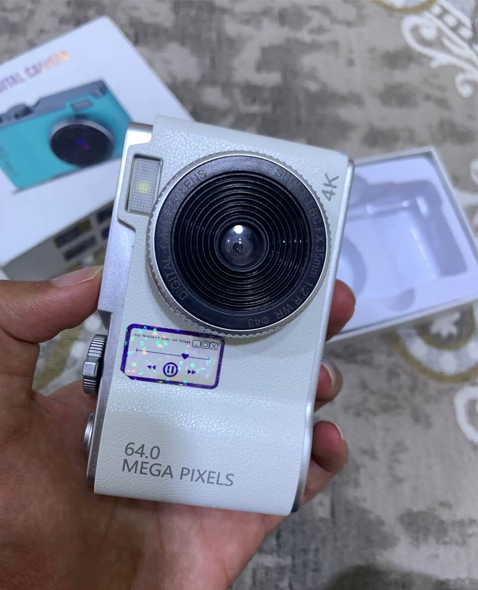 کامێرای دیجیتاڵی 4K مۆدێلی LK-003 زۆر شیک و جوان ستایلی کلاسیک (Retro/CCD) کامێراکە لە ئامازۆن کردراوە نوێ و بەکارنەهاتوە تەنها کارتۆنەکەی کەمێک شوێنی پیسی پێوەیە و کە کردراوە بەو شێوەیە بووە بەلام  کامێراکە خۆی ١٠٠٪ پاک و بێ کێشەیە. شوێن: ڕانیە

گەر ویستت نامە بۆ ئەم ئەکاونتە بنێرە. رانية, السليمانية


**إذا كنت صاحب هذا الإعلان وتريد حذفه لأي سبب، رجاءا أرسل رسالة إلى الدعم الفني**