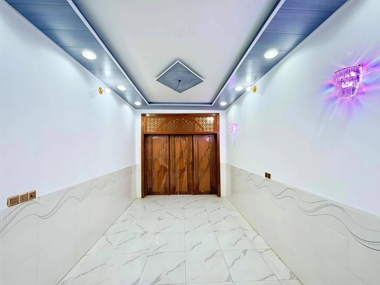 دار #للرهن بسعر 15
مليون
الموقع 🏡النجف الاشرف شارع الصب عمود 317 #بعد_عن_شارع_الصب70_متر_قريبه_كلش
مدت سنه وقابل للتجديد 
خدمات كامله 
/ماء/كهرباء/مدارس/سوق/شارع #عرض10

مساحه البناء 100 متر 🏡
غرفه/صاله/مطبخ/صحيات/ستقبال/مكشوفه

مبلغ الرهن💵 15 💵مليون قفل قفل 
***********
***********
***********
