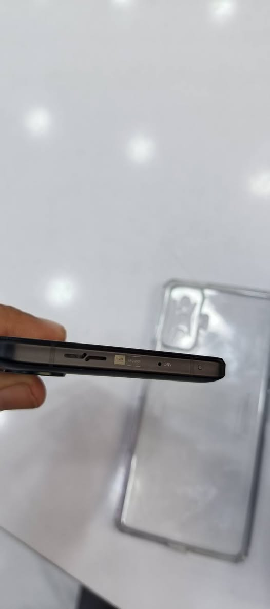 كي 40 كيمنك ذاكرة 256 رام 12 مستخدم شهر اخو الجديد شخط ما بي وغراضة كامل سعرة 250 وبي مجال بسيط وبي شفتات مال العاب يفتح 120 فريم بوبجي *********** كركوك, العراق
