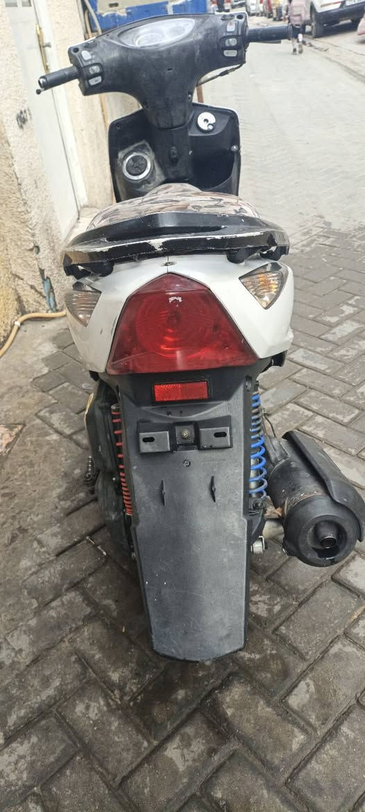 سلام عليكم ماكس ثعلب كهربائياتها شغالة نكرة سلف هندر مكينة ناعمة قفل جنطة قفل ستيرن كلة شغال بيها ملاحظات قليلة سعر 425
الشراي يتصل ***********
