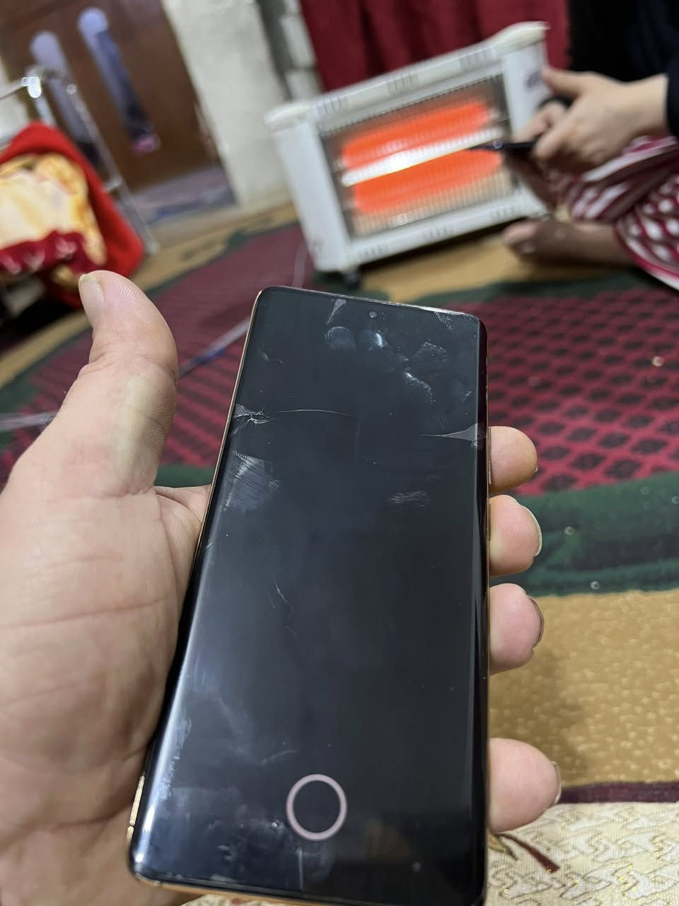 السلام عليكم جهاز ريلمي دعش برو 256 جهاز غني عن التعريف بي فقط هذّني الكسور ومامئثر عل الاستعمال سعره 100 فقط ***********
