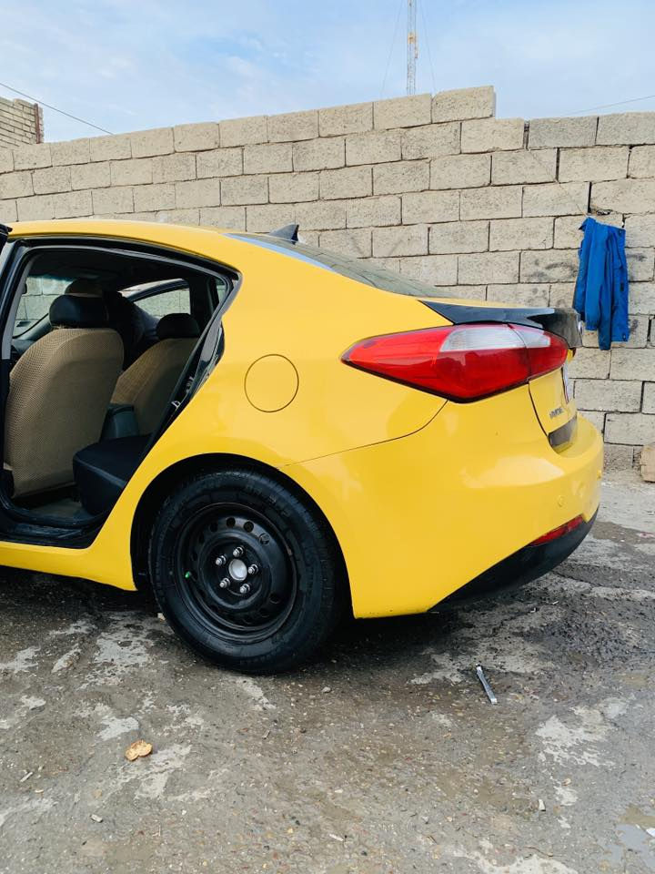 السلام عليكم فورتي 15
مكينه دوش 1800 سياره خير من الله تخم تاير جديد 
حادثها بنيد وجاملغ بدون دواخل سياره معروضه 100 وبيها مجال مكاني بغداد حي النصر  مكلف بنشر رقم ***********
