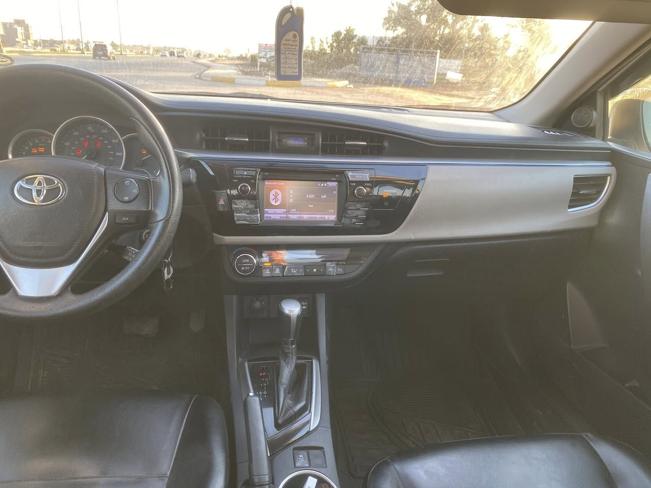 تويوتا (كورلا)
موديل (2015)
وارد حادث امريكا بنيد سطحي مبدل نفس اللون وبالعراق بيها جاملغين خلفيات وجاملغ امامي وصبغ بتكم القماره
كير مكينه مكفولات
السعر (110) وبيها مجال 
***********
