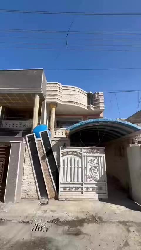 دار لليجار في الشعب منطقه الديوان بضهر شارع 25 المساحه 125 يتكون من 3 غرف نوم وستقبال وخدمات عدد 3 وصالات ثنين للاستفسار مكتب الباسم بادره حسين الدراجي ابو الاكبر***********  السعر اليجار 550
