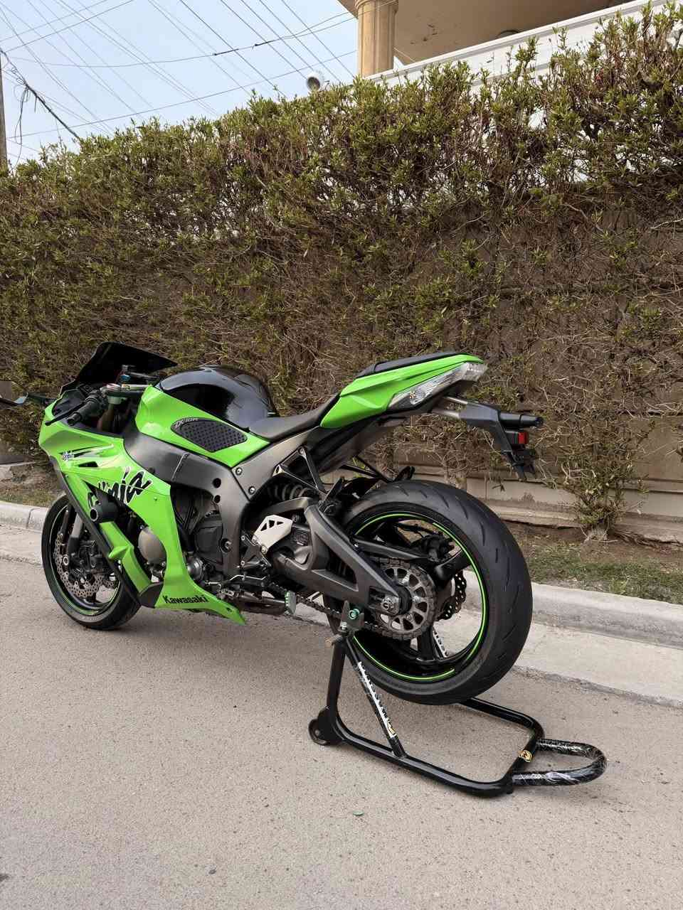 سلام عليكم لبيع كاوسكي Kawasaki ZX10R
موديل 2014
حجم المكينه 1000cc
دخول جديد مكينه وكير وكفرات جديده عله وضع شركه  وارد يابان 
3 مودات تحكم بقوه المكينه
4 تركشنات قياده
سويجات ثنين دراجه بلاديه عليه اضافات 
 اوراق بدون رقم 
السعر 73 $ بيه مجال بسيط
مكان الدراجه بغداد المنصور
*********** واتس
***********
