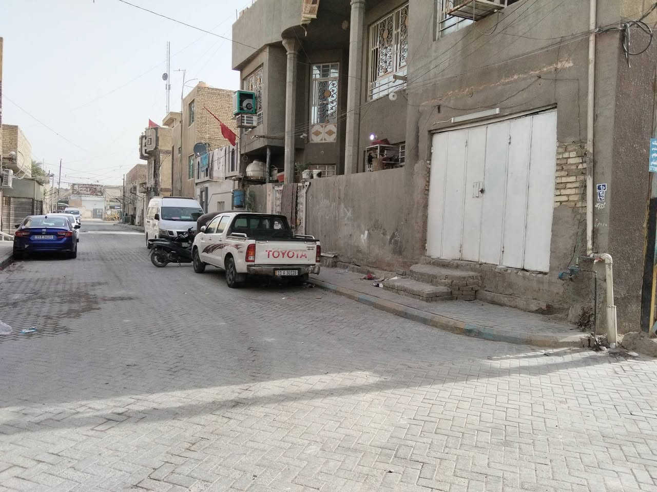 نصف قطعه للبيع قطاع 16بناء حديث قريبه على شارع العام مقابيل العياده شعبيه قطاع  22 تصال برقم ***********
