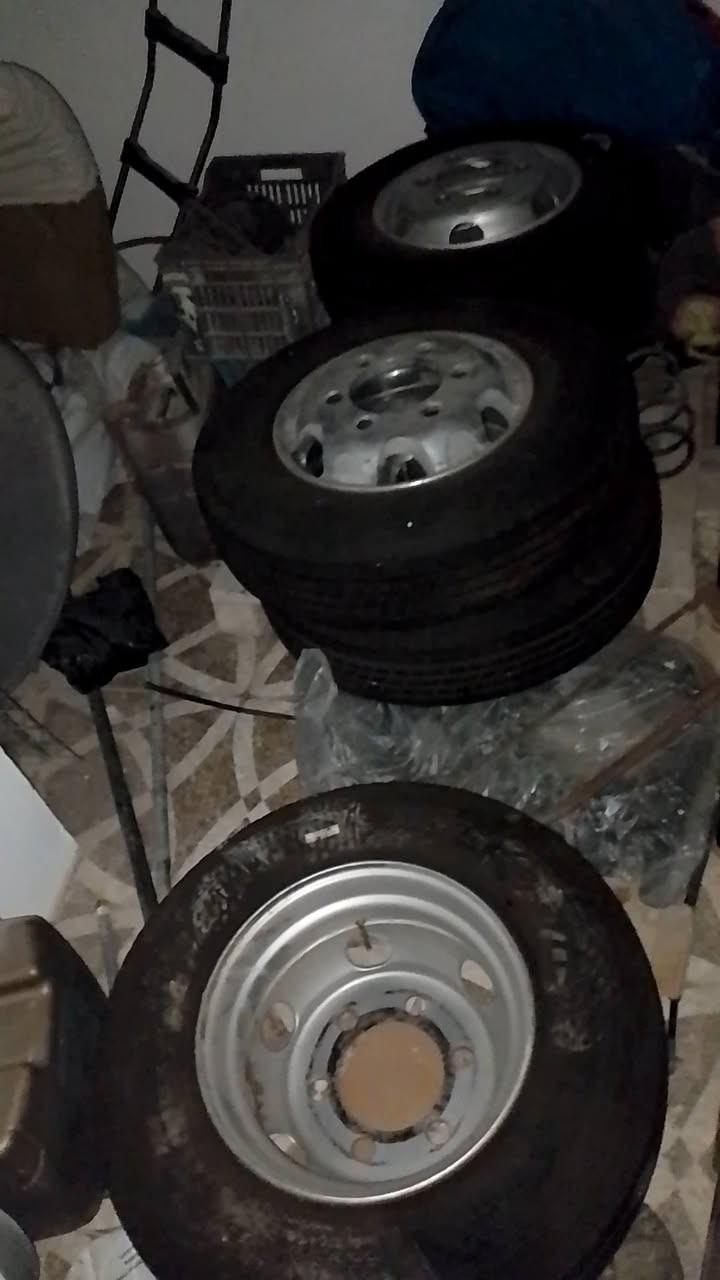 سلام عليكم تاير كرين 7طن لل بيع هو ويل جدد ما مستخدم شراي متواجد خاص ***********
