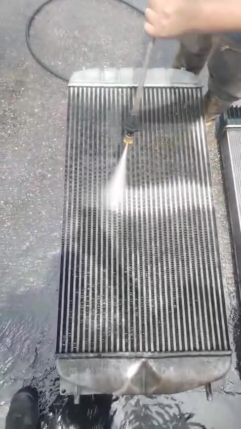 جهاز غسل وتشييش آلي لجميع انواع المولدات الكهربائية والمعدات الثقيله الآليات الثقيله هاتف *********** مهدي التورنچي #راديترات #تشييش #مولدات
