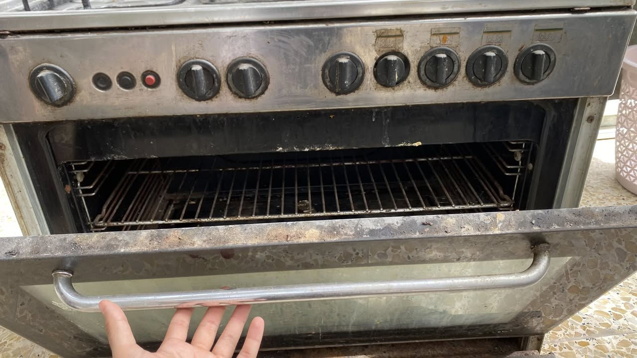 طباخ 5 عيون
تحتاج فقط تنضيف البواري الفرن شغال الطول 90 العرض 60 الأرتفاع 85 
البصره گرمه علي
السعر 90 وبيها مجال
***********
