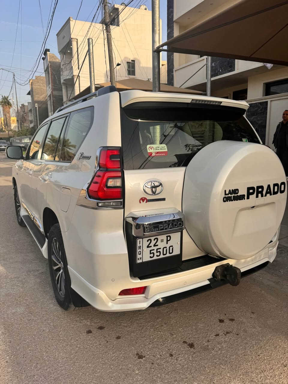 السلام عليكم 
برادو 2022 سبعينيه رقم اربيل 
ماشيه 72 الف 
فول مواصفات 
داخل ماروني
بيها ربع الجاملغ بارد وشخط شبر موضح بالسونار 
رايدها ب430 وبيها مجال شي قليل 
الرقم مو وياها وياها رقم عادي
مكانها بغداد الوزيريه

وهذا رقمي *********** بغداد, العراق
