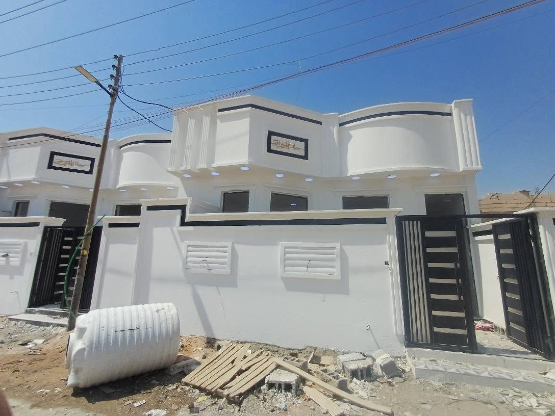دارين سكن للبيع مساحة كل بيت ١٢٥متر غرفتين وصاله ومطبخ وصحيات ديوانيه موزع شارع تبليط ٩متر البصره ابوالخصيب حمدان قرب البريد حمدان طابو باسم عراقي ***********# سعر الواحد ٦٨ ابو الخصيب, البصرة

