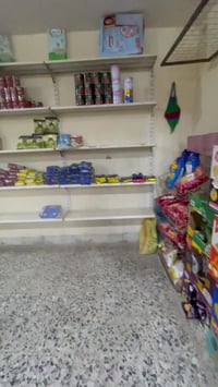 سواق البيع كل غراض بي 6 عارضات و 3 عارضات بطحيه و 2 مجمادات خير من الل...