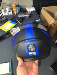 خوذة • بكارتونتها • توصيل