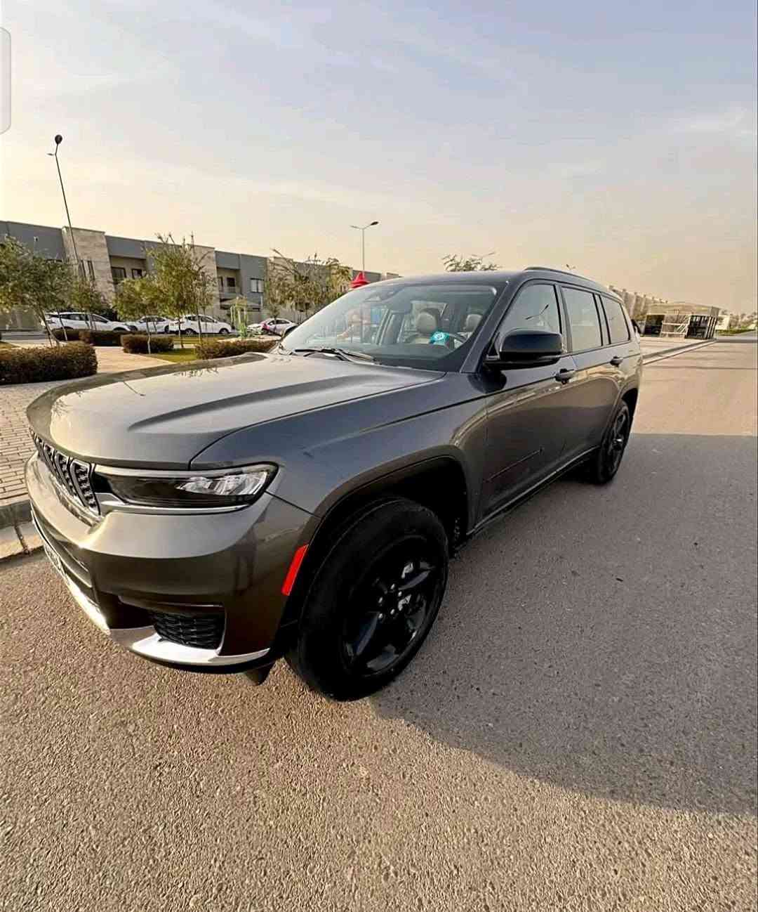 السلام عليكم ورحمة الله
للبيع Jeep grand cherokee

فئة Limited L

▫️ ماشية 26 ألف فقط

▫️ بحالة الوكالة — السيارة جديدة جداً

▫️ كشنات جلد VIP كهربائية

▫️ رادارات 360

▫️ توقف ذاتي

▫️ شاشة 

▫️ كير ماوس

▫️ دفع رباعي 4x4

▫️ Drive Mode متعدد وضعيات القيادة

باقي المواصفات معروفة للفئة 🌟

🔹 رقم بغداد باسمي — تحويل مباشر

🔹 حادث خفيف: قطعتين صبغ (بنيّد وجاملغ)

////سعره حلو علق تم او اتصل وبخدمتك 

📍 مكان السيارة: بغداد 

للاستفسار الاتصال أو واتساب:

📞 ***********

