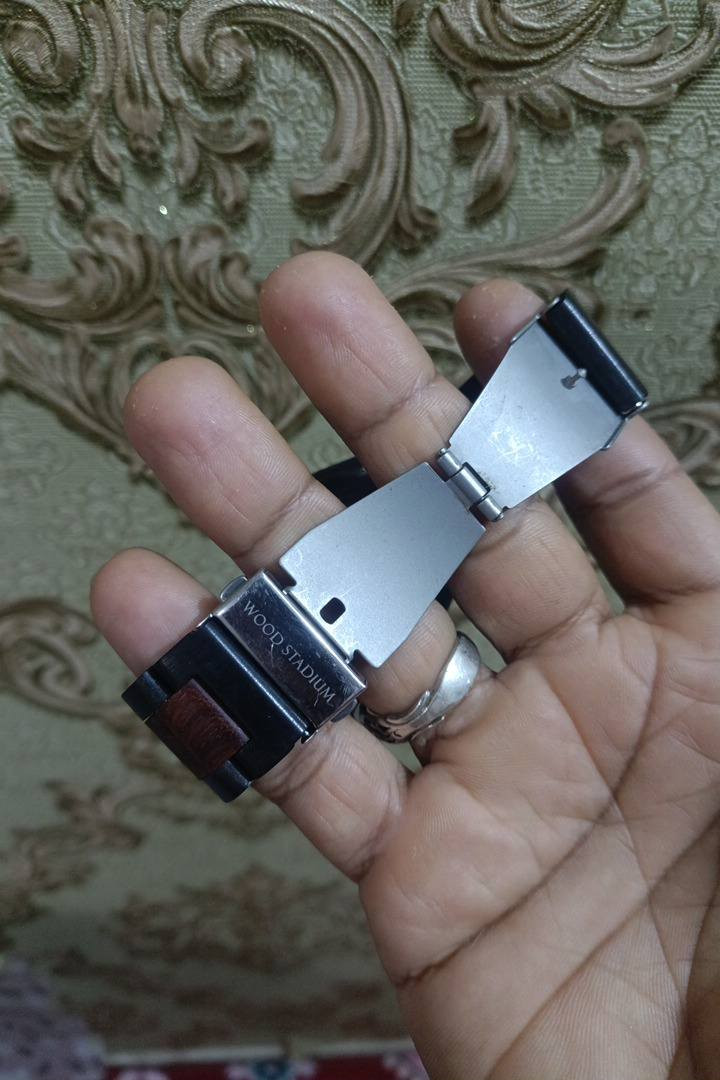 ساعه دزاين مختلف مصنوعه من خشب الورد  تلبس ايد وسط لان سير زغير سعر بس 15 الف


**إذا كنت صاحب هذا الإعلان وتريد حذفه لأي سبب، رجاءا أرسل رسالة إلى الدعم الفني**