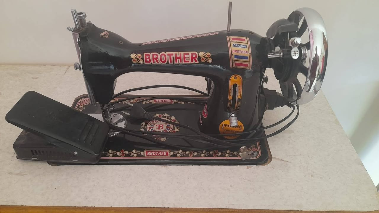 تخم سبع مقاعد ابو السرير النظافه 80٪العسر 200الف ماكنة خياطه للبيع السعر 50الف العنوان شهداء البياع رقم الهاتف ***********
