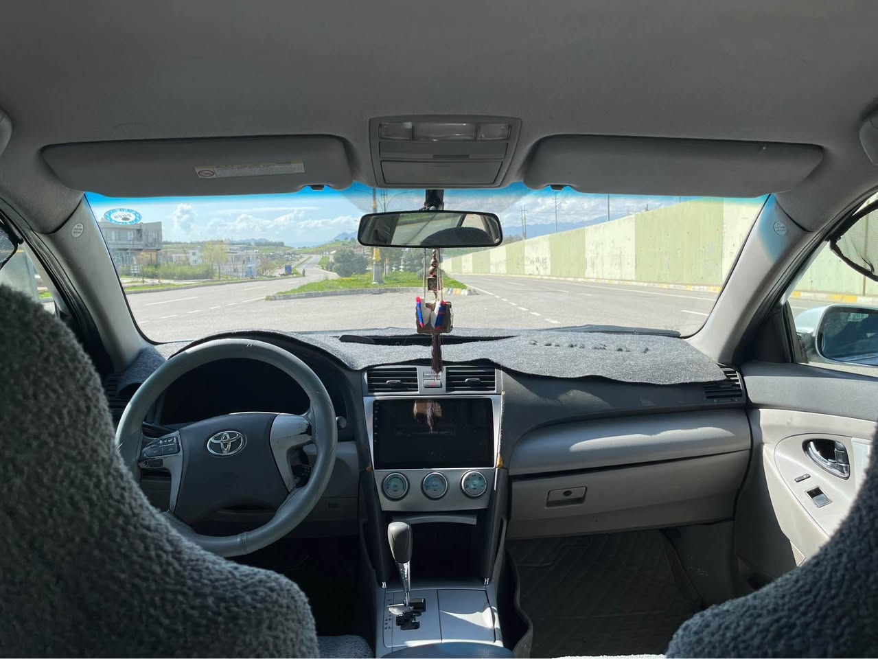 سلاوی خواتان لێ بێت
تۆیۆتا کامری ئەمریکی
 2009 camry le
سەیارەکە تەنیا نیو سندووق بۆیاخی هەیە لەگەل یەک دوو جێ کارت
سەیارەی مالە و بێ مەسرەفە بە شەرتی گێر و مەکینە و تەقە و رەقە
کال بوونەوەی نیە و تازە پۆلیش و قەلەم کاری بۆ کراوە چوار تایەی تازە و لۆکی لەسەرە.
کامل سێرڤسی بۆ کراوە بە شەرتی تەبرید و گەرمی و هەموو شتێک
رەقەم سلێمانیە و بە ناوی خۆمانە
105 و مەجالی تیایە
گۆرێنەوە ناکەم
***********
***********
*********** بشدار, السليمانية
