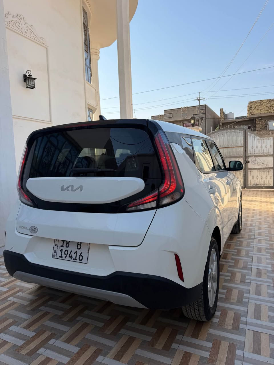 كيا صول موديل 23 
ماشيه 36 جديده جدا 
مكينة 2000 دوش 
السعر 158 وبيها مجال 
حادثها  جاملغ وبنيد 
مواصفات 
كامرا 
شاشة لمس كاربلاي 
رادار امامي 
رادار خلفي 
رادارات جانبية بالمرايات الجانبية 
توقف تلقائي
تحديد مسار 
كروز سرعه 
اطفاء ذاتي بالازدحامات 
تحكم ستيرن حميع الاتجاهات 
ويل كب 
مكانه حله. 
هـ*********** حلة, بابل
