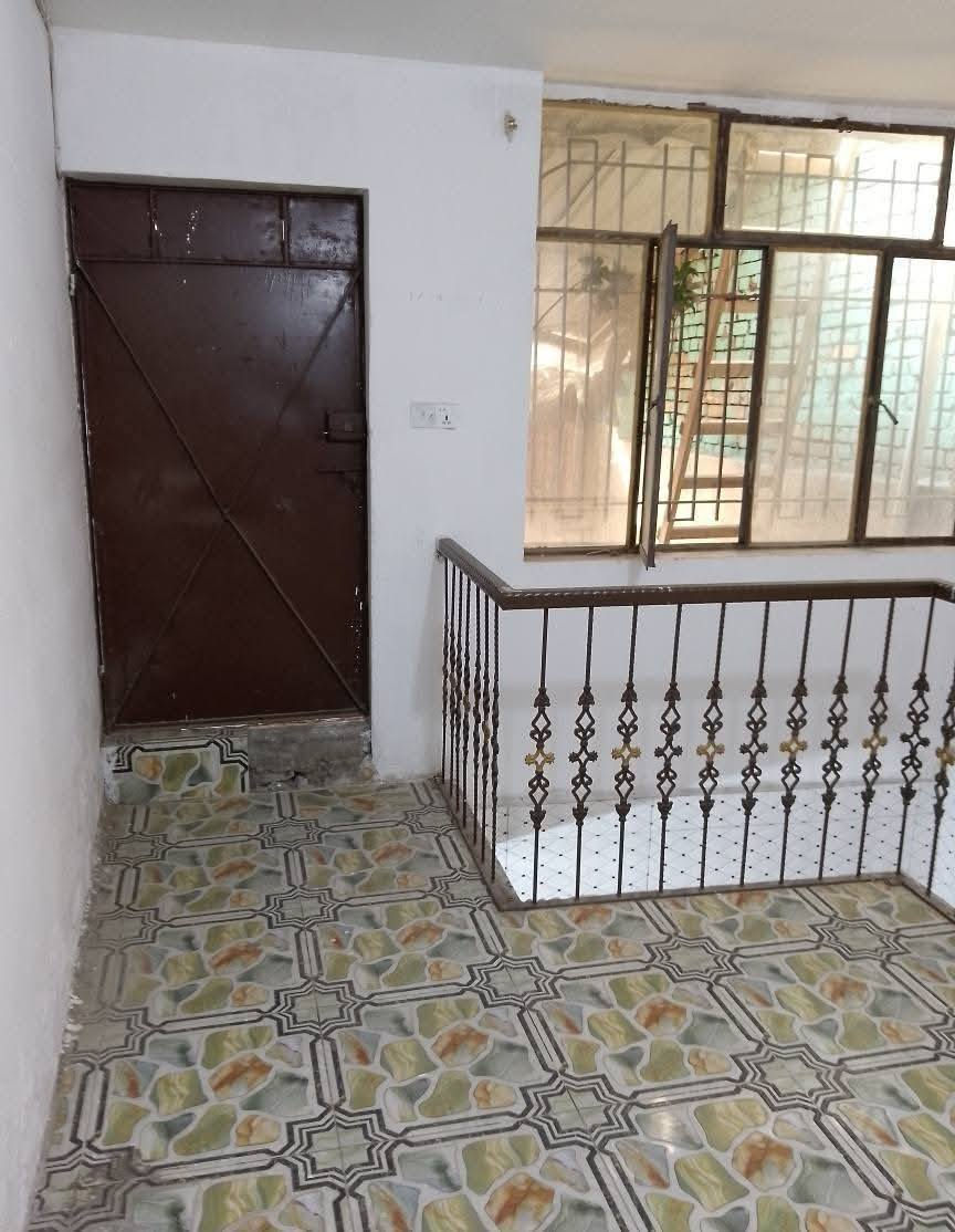 سلام عليكم بيت في الحريه الاولى للبيع المساحة ٥٠م مسلحفي شارع المشتل يحتوي على صاله و حولي و مطبخ و خدمات و منور و غرفه نوم و الطابق الثاني يحتوي على حولي و غرفه نوم و سطح عالي ناصي للاستفسار الاتصال
***********
