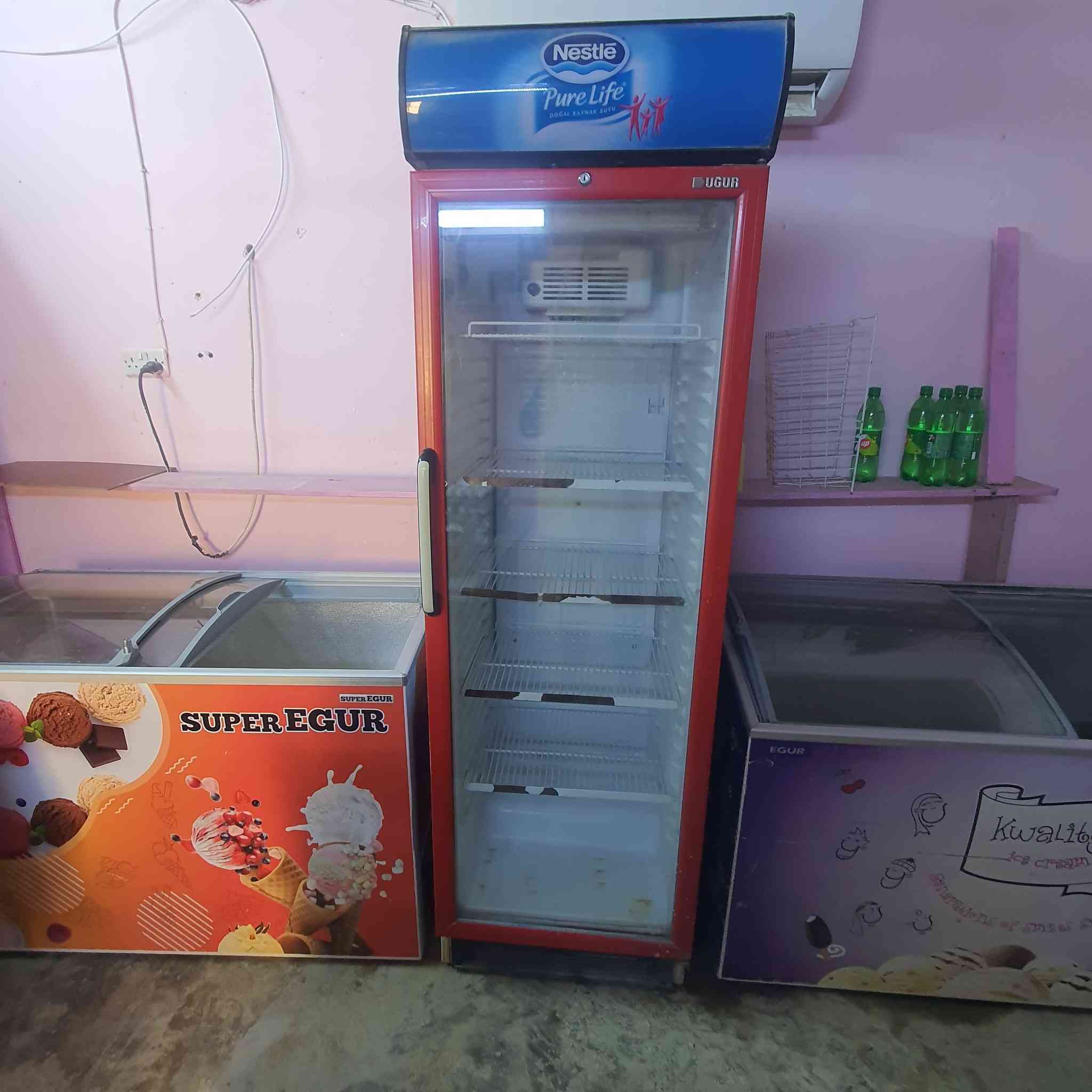 السلام عليكم متاح غراض محل مستعمله للبيع للاستفسار ...اتصل ***********
