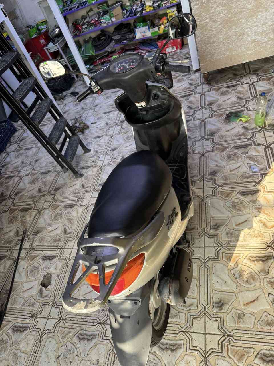 دولفين ياباني سلف هندر كهربائيات شغال
زوج تواير جدد دبلات امامي خلفي شغال 
ترهم مراوس السعر 350 سماوة سايدين 
حي الحكم مجاور صيدلية العين 
{‏***********}
