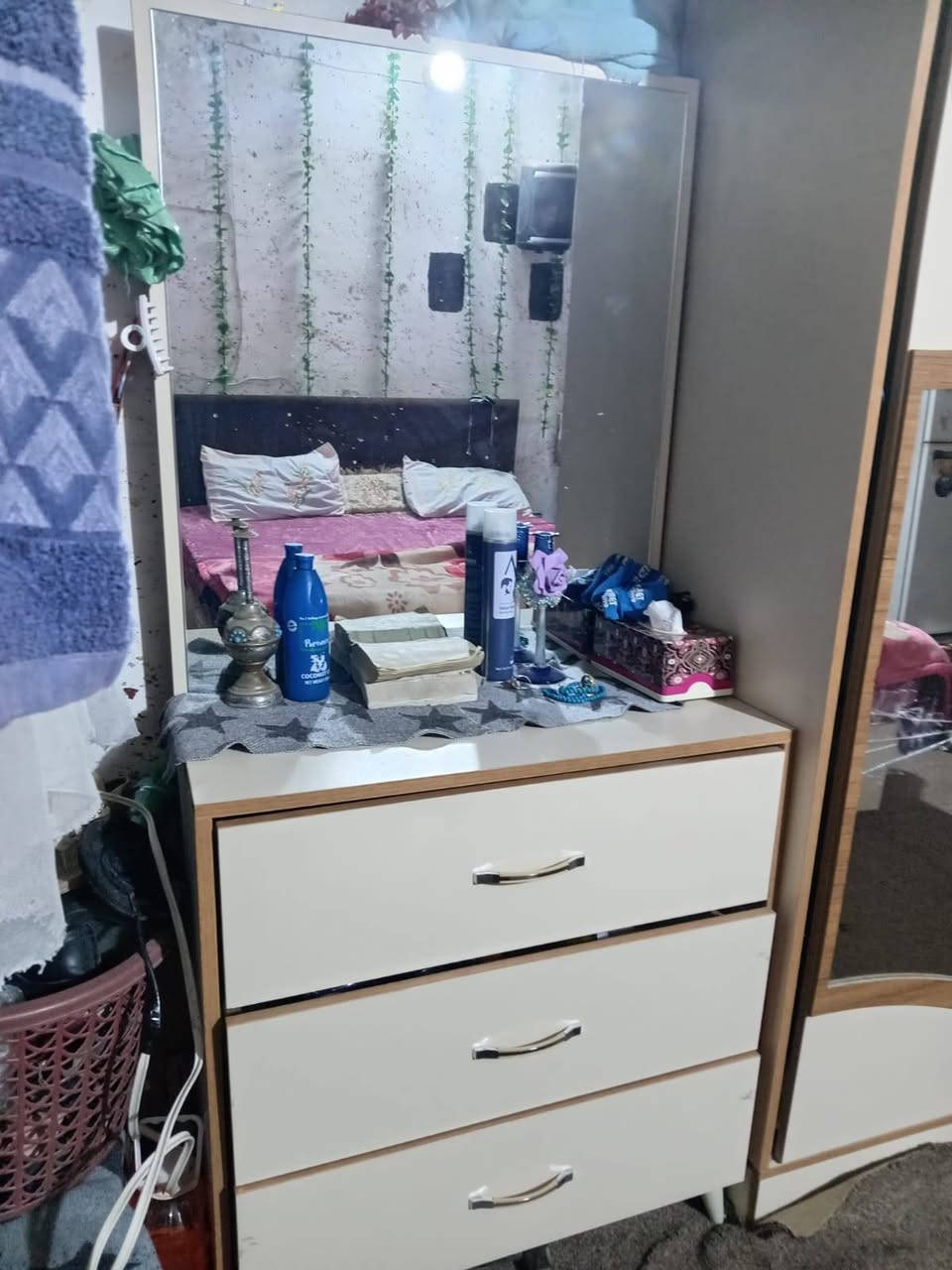 غرفه للبيع ***********
