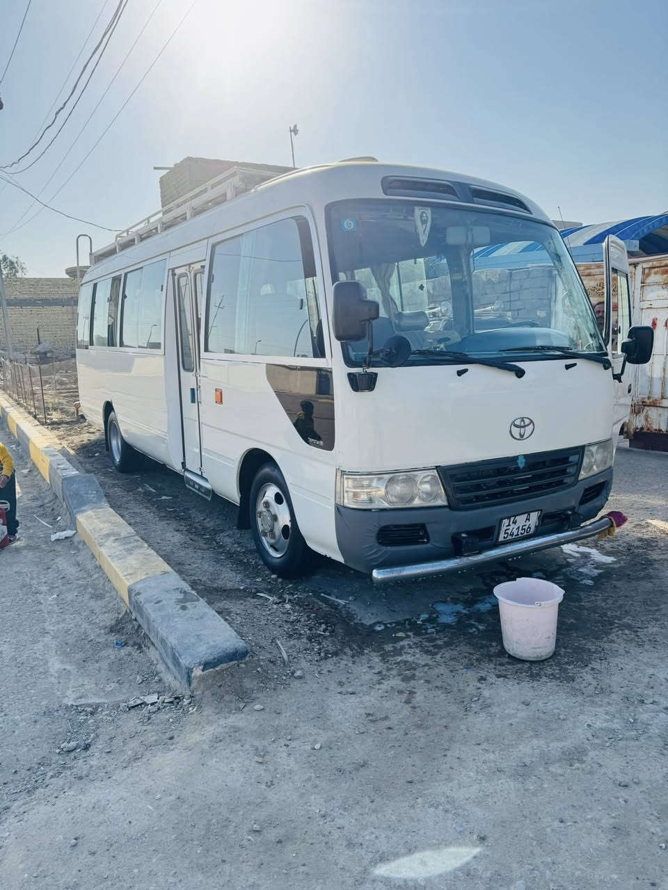 السلام عليكم
كوستر 2014 للبيع 
جاهزه لاخير قلاب ستاركس تبريد محور
ميكانيك كفاله سنويه لل30 مصفره من كلشي خط وبحث جديد خطه بغداد كربلاء 
فقط بانزين ما محوره غاز مكفوله ماعدا رشتين صبغ بسيطات جدا 
مكاني ناصريه 
الاستفسار ***********
***********
