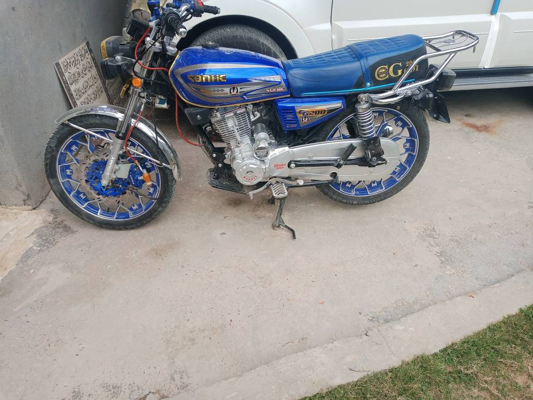 السلام عليكم دراجه سونك خمسه كير دراجه جديد ونضيفه الله شاهد ماطالع بيها موديل ٢٠٢٥ مكان دراجه الزعفرانية السعر ٨٠٠ وبيها مجال كلش قليل كلش قليل  الرقم ***********
ملاحظه دراجه جديده
