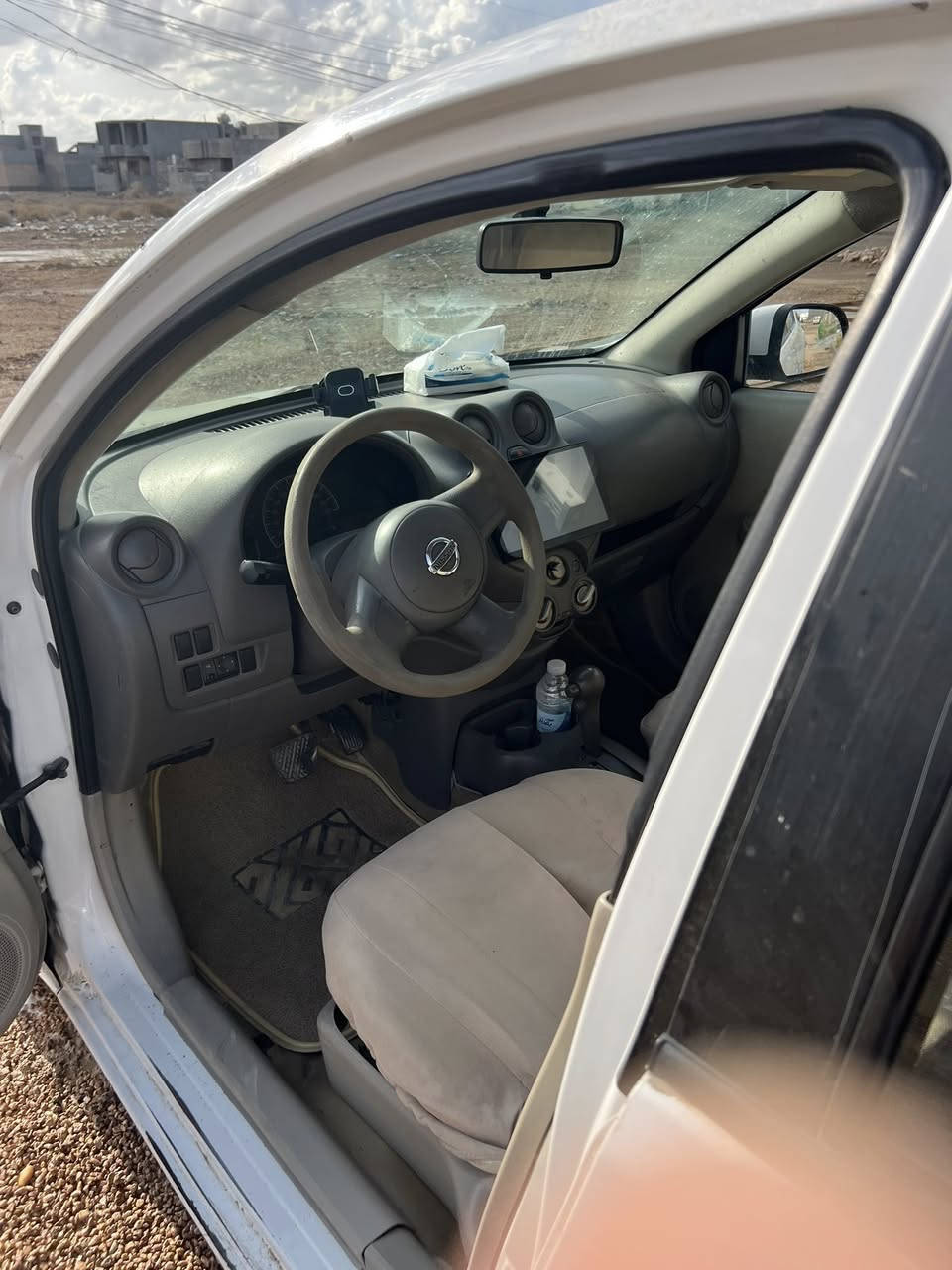 سلام عليكم 

نيسان سني 2013 هندي بليته الزركه رقم اربيل بس عربي سنويه 2030 هزه جديده تحويل أو وكاله بيه قطعه وحده صبغ جاملغ خلفي باقي السياره بيها اماكن بارد وبعض الشخوط كير مكينه كله تمام تبريد مجمده سياره جاهزه من كلشي كير المرغوب السعر 83وبيها مجال 
العنوان / الرمادي 
الهاتف / *********** 
السيارة كبل للشارع  مابيه اي نقص
